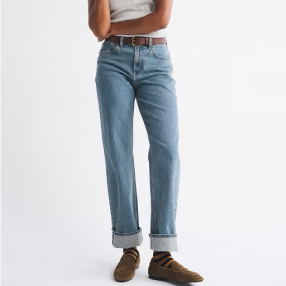 Abercrombie & Fitch Light Wash Curve Love 90s Relaxed Jean